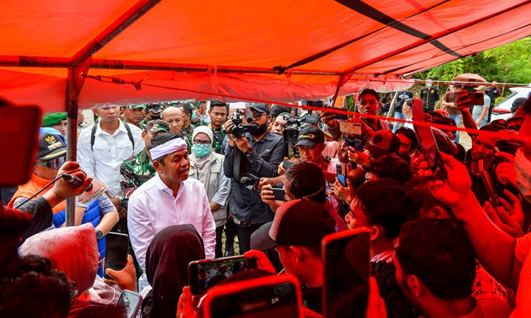Gubernur Jawa Barat Tinjau Korban Ledakan di Garut