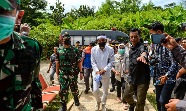 Gubernur Jawa Barat Tinjau Korban Ledakan di Garut