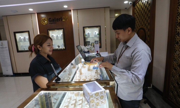 Harga Emas Turun Pada Setiap Jenisnya