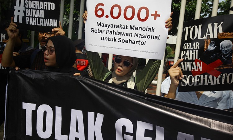 Aksi Tolak Soeharto Jadi Pahlawan