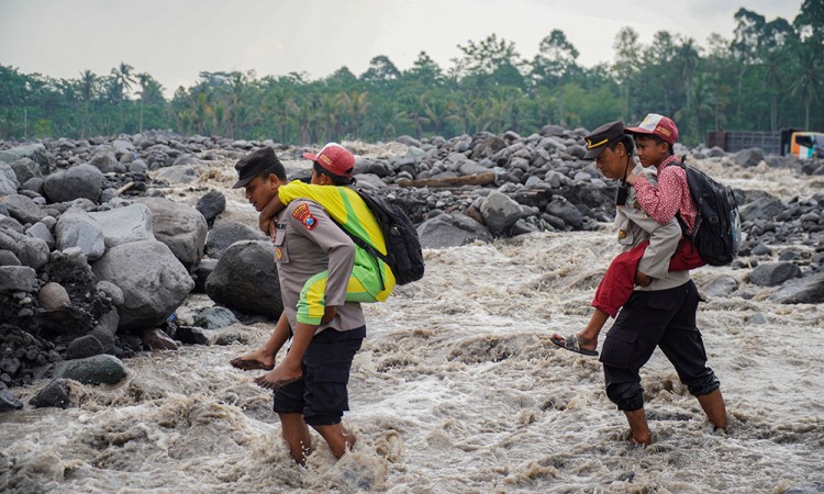 139 KK Terisolasi Akibat Lahar Hujan Gunung Semeru