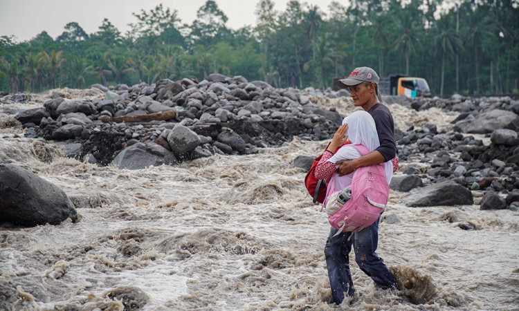 139 KK Terisolasi Akibat Lahar Hujan Gunung Semeru