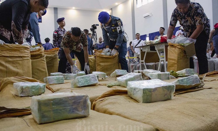 TNI AL Lantamal IV Batam Gagalkan Penyelundupan Sabu 705 Kg dan Kokain 1,2 Ton