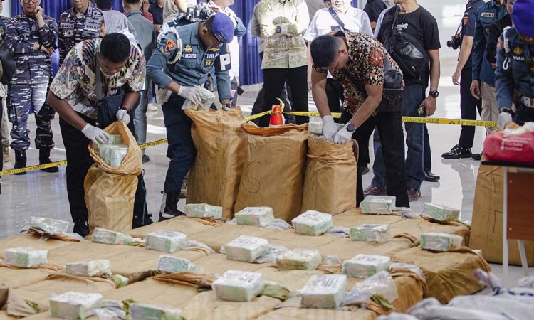 TNI AL Lantamal IV Batam Gagalkan Penyelundupan Sabu 705 Kg dan Kokain 1,2 Ton