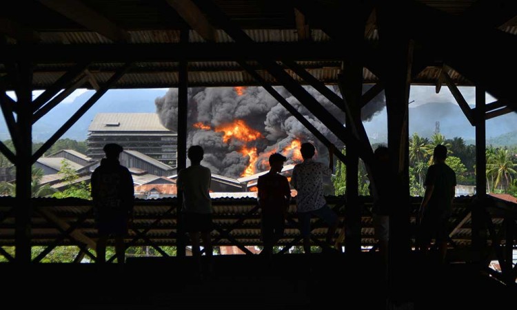 Pabrik Karet PT Teluk Luas di Padang Hangus Terbakar