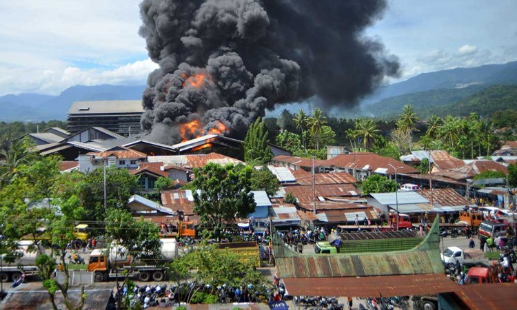 Pabrik Karet PT Teluk Luas di Padang Hangus Terbakar