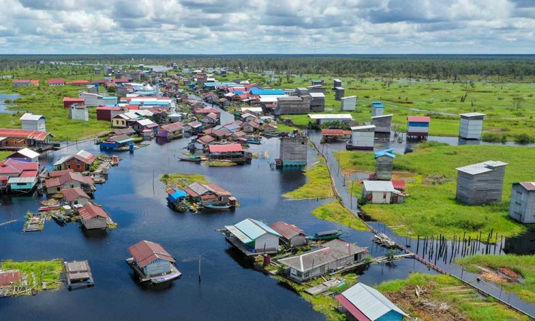 Melihat Lebih Dekat Desa Tanpa Daratan di Kalimantan Timur