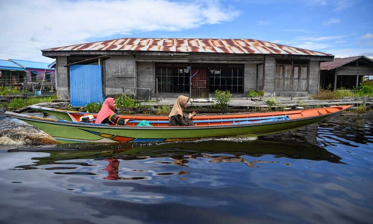 Melihat Lebih Dekat Desa Tanpa Daratan di Kalimantan Timur