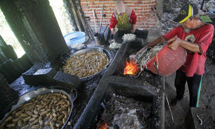 Tekan Polusi, Pemerintah Akab Berikan Subsidi Gas Bumi Untuk Pengusaha Tahu