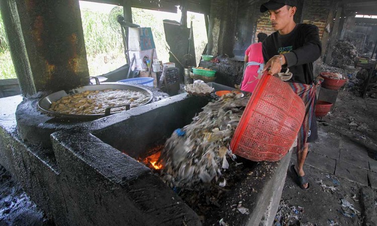 Tekan Polusi, Pemerintah Akab Berikan Subsidi Gas Bumi Untuk Pengusaha Tahu