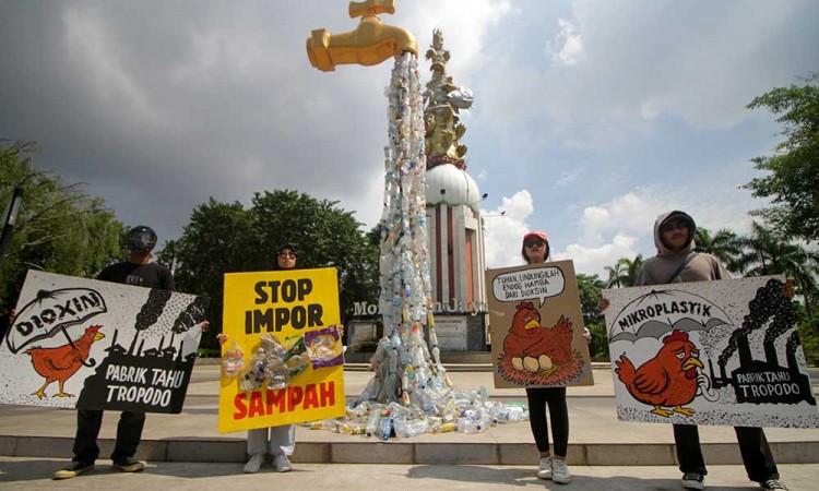Aksi Menolak Penggunaan Sampah Plastik Sabagai Bahan Bakar di Industri Tahu