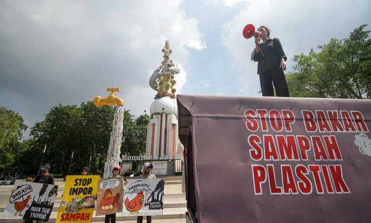 Aksi Menolak Penggunaan Sampah Plastik Sabagai Bahan Bakar di Industri Tahu