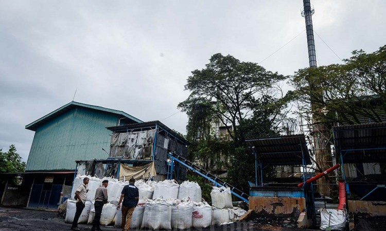 Menteri Lingkungan Hidup Segel Tiga Pabrik Yang Mencemari Lingkungan