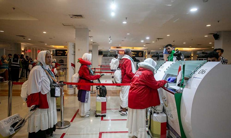 Wapres Gibran Tinjau Layanan Fast Track Makkah Route di Bandara Adi Soemarmo
