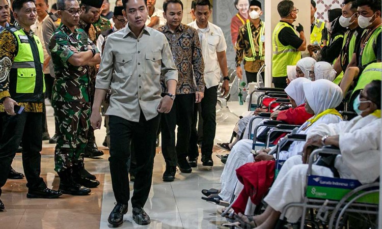 Wapres Gibran Tinjau Layanan Fast Track Makkah Route di Bandara Adi Soemarmo