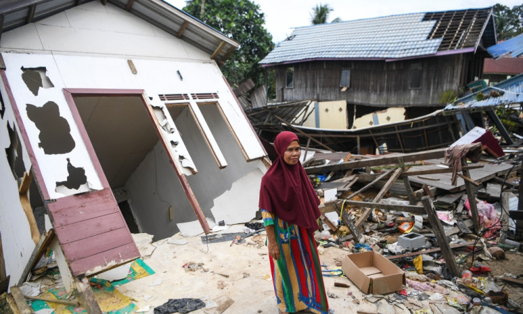 Jalan Amblas di Poros Samarinda-Balikpapan