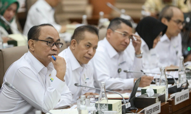 Rapat Kerja Komisi VI DPR Dengan Menteri Koperasi