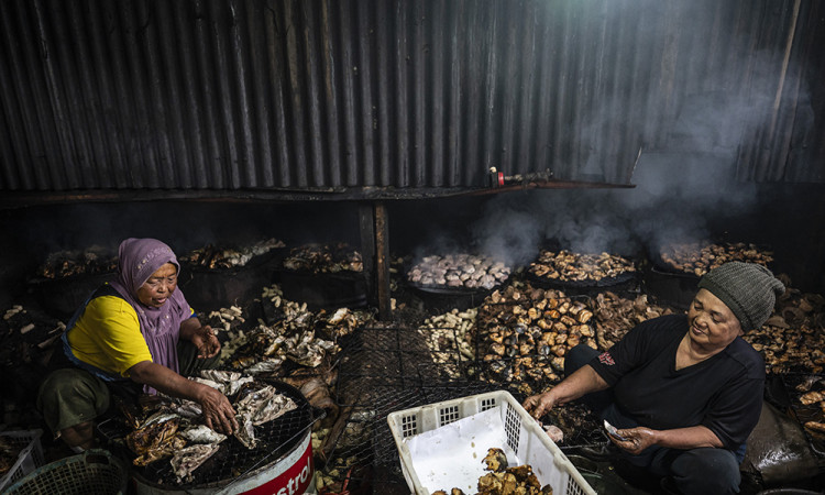 Produksi Ikan Asap di Semarang