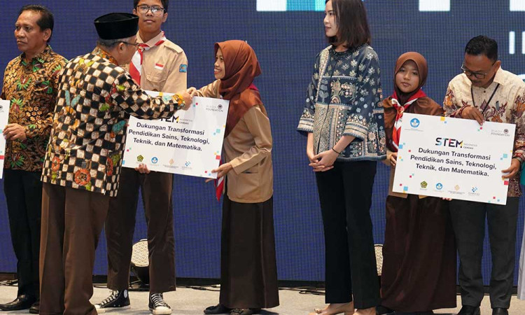 Riady Foundation Alokasikan Rp500 Miliar Untuk Transformasi 10 Juta Siswa Melalui Fondasi Ai-Stem