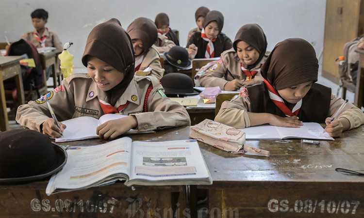 Mahkamah Konstitusi Putuskan SD-SMP Negeri dan Swasta Gratis