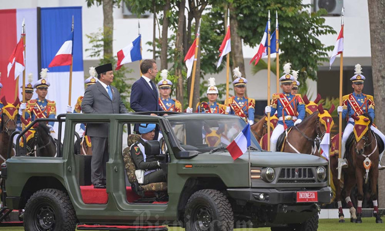 Presiden Prabowo dan Presiden Macron Kunjungi Candi Borobudur
