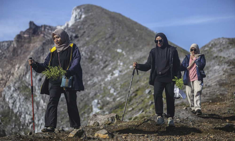 Ekspedisi Gunung Gamkonora Untuk Promosikan Keindahan dan Wisata Alam