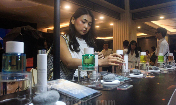 Peluncuran Koleksi Parfum Berbahan Alami