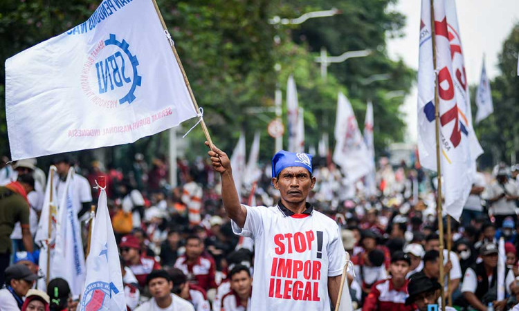 Demo Buruh di Jakarta Menuntut Pemerintah Perketat Aturan Impor Idustri Padat Karya