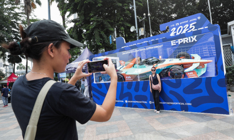 Jelang Formula E, Jakpro Pajang Replika Mobil Formula E Gen3 Evo