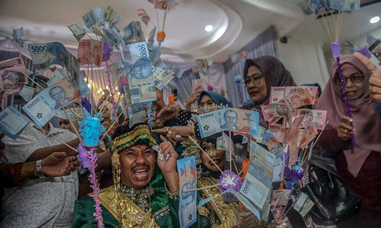 Tradisi Unik Suku Makian Dalam Menyambut Pasangan Pengantin Yang Baru Menikah