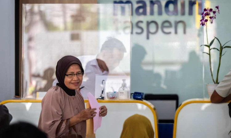 Penyaluran Gaji ke-13 Pensiunan ASN