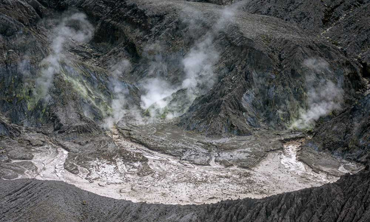 Peningkatan Aktivitas Vulkanik Gunung Tangkuban Parahu
