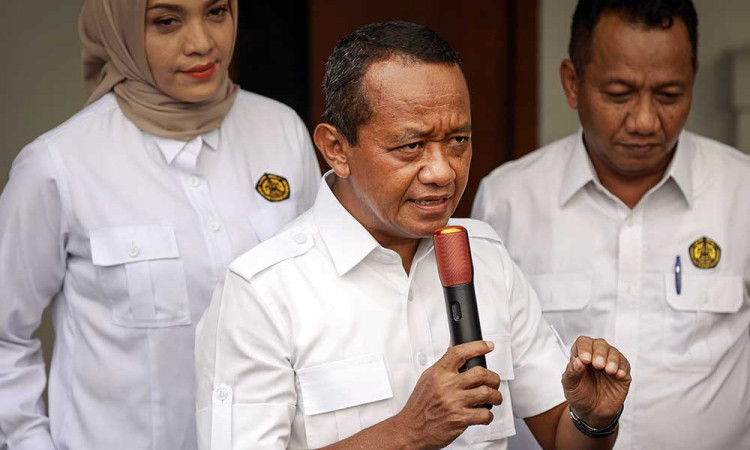 Menteri ESDM Bahlil Lahadalia Hentikan Sementara Operasi Pertambangan Nikel di Raja Ampat Papua