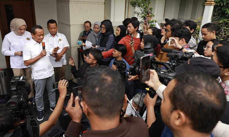Menteri ESDM Bahlil Lahadalia Hentikan Sementara Operasi Pertambangan Nikel di Raja Ampat Papua
