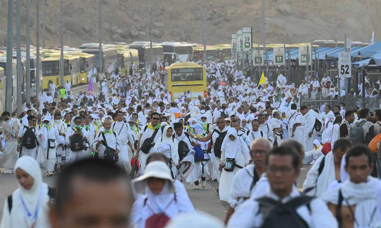 Jamaah Haji Bergerak Menuju ke Mina