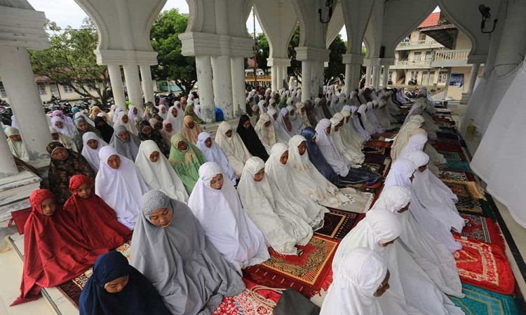 Sebagian Umat Islam di Aceh Baru Melaksanakan Salat Idul Adha