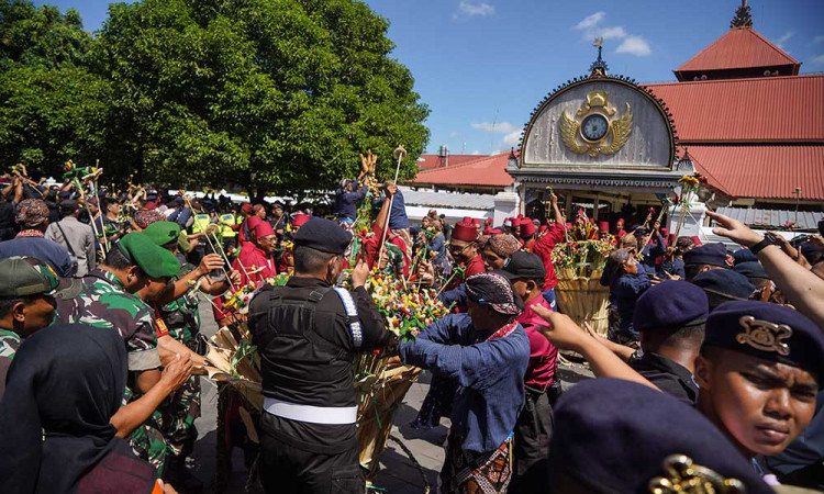 Keseruan Tradisi Grebeg Besar Keraton Yogyakarta