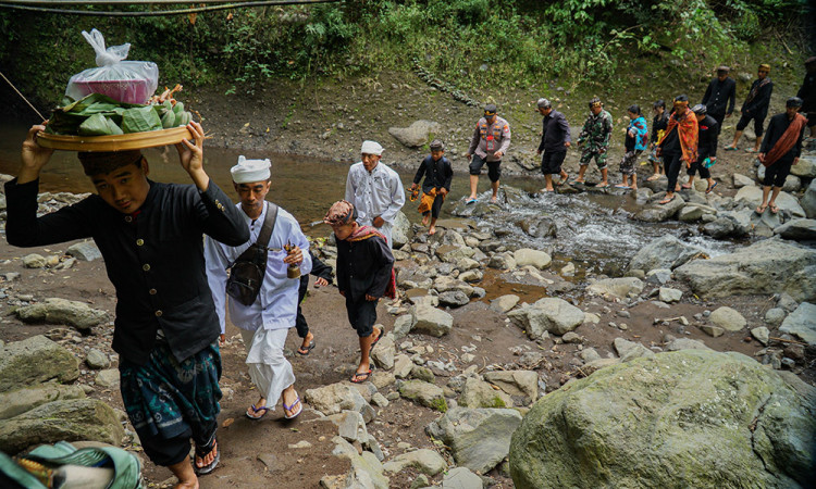 Ritual Mendak Tirta di Probolinggo