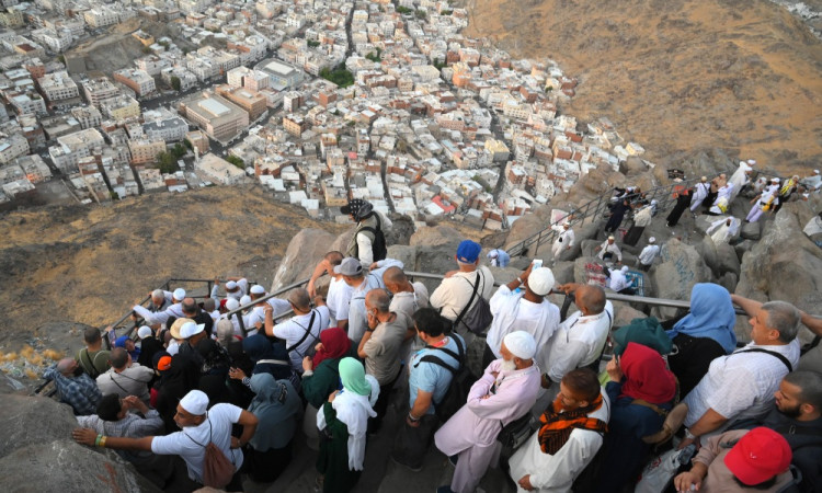 Berziarah ke Gua Hira