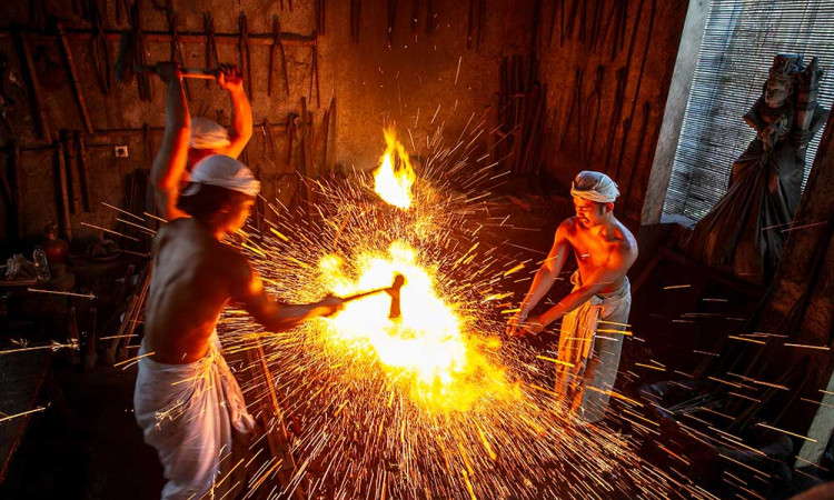 Proses Pembuatan Keris Pusaka Memakan Waktu Hingga Satu Tahun