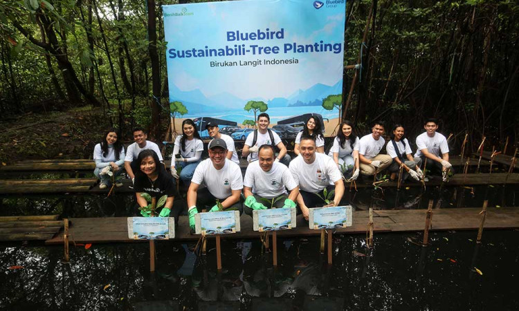 Bluebird Bersama Benih Baik Tanam 530 Bibit Mangrove