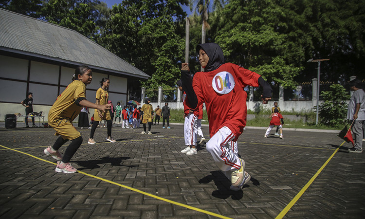 Lomba Permainan Tradisional Hadang Untuk Pelajar di Ternate