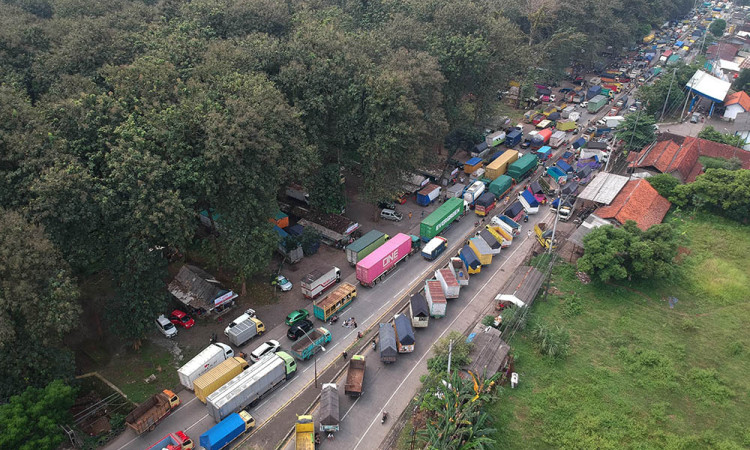 Aksi Blokade Jalan Pantura Batang