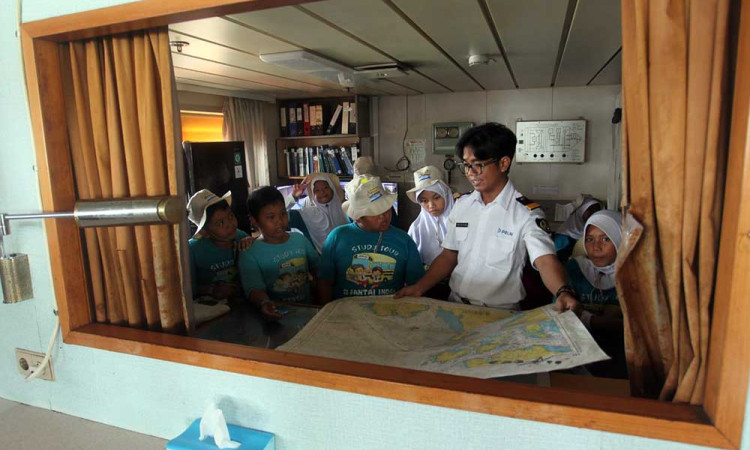 Pelni Ajak Ratusan Siswa SD Mengenal Wawasan Maritim Nusantara