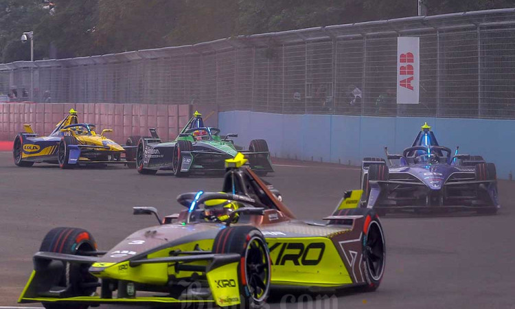 Pembalap Tim Kiro Racing Dan Ticktum Juara Dalam Ajang 2025 Sarinah Jakarta E-Prix