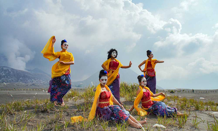 Persiapan Gelaran Eksotika Bromo di kawasan Taman Nasional Bromo Tengger Semeru (TNBTS)