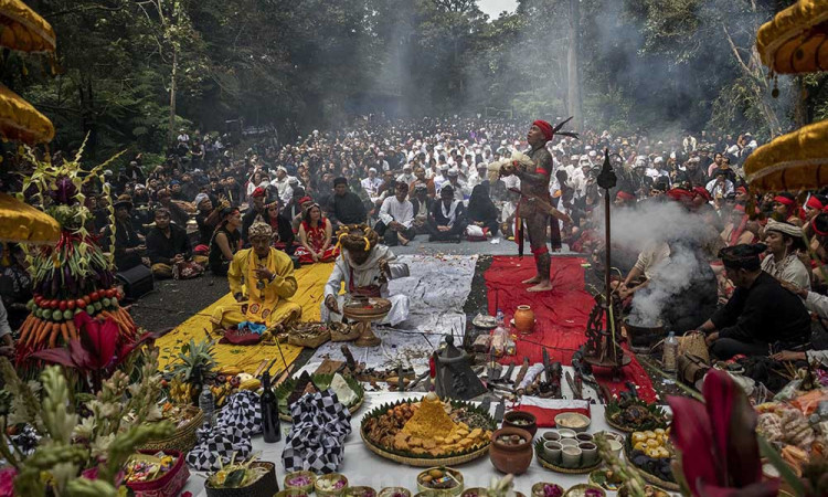 Upacara Adat Sunda Nusantara Sabuana Ngertakeun Bumi Lamba ke-17