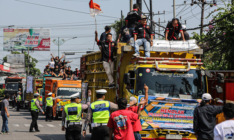 Aksi Solidaritas Menolak Kebijakan Aturan ODOL di Semarang