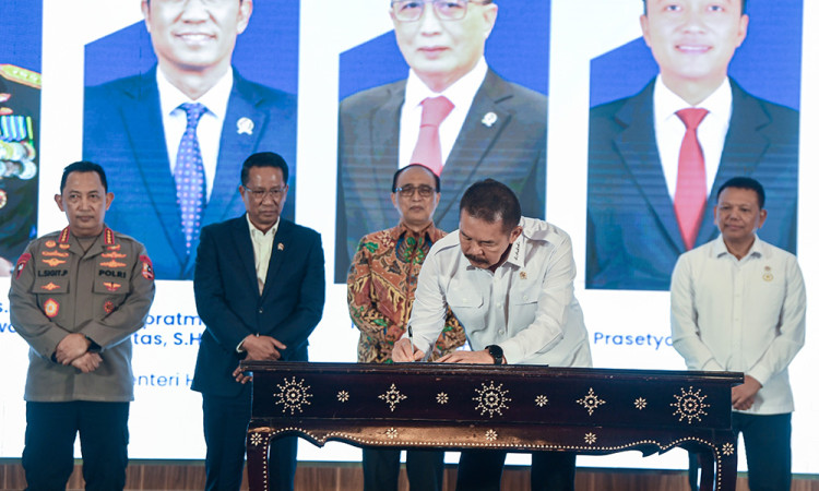 Penandatanganan Naskah DIM RUU KUHAP
