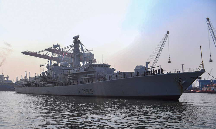 Kapal Angkatan Laut Kerajaan Inggris (HMS) Richmond Singgah di Indonesia